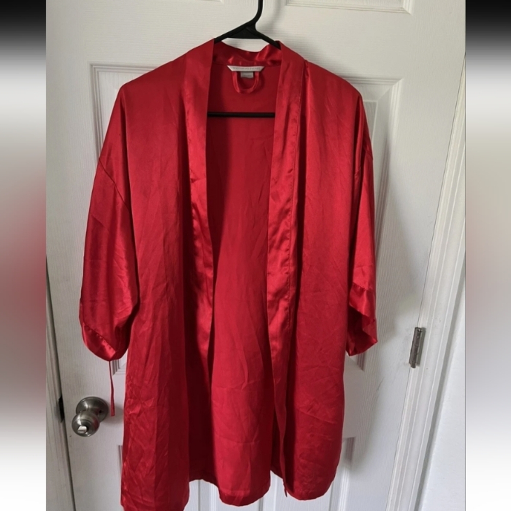 🦄Victoria's Secret Scarlet Satin Robe Size Medium